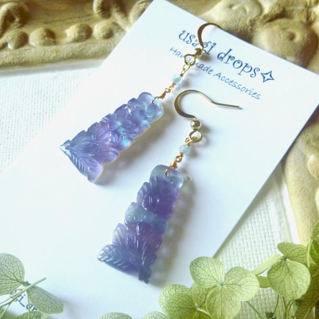 14kgf/フローライト×MOPレクタングルカービングとブルージルコンのピアス