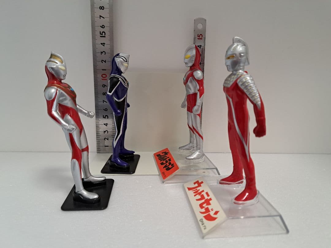バンダイ「ベストウルトラマン」シリーズ塩ビフィギュア35体