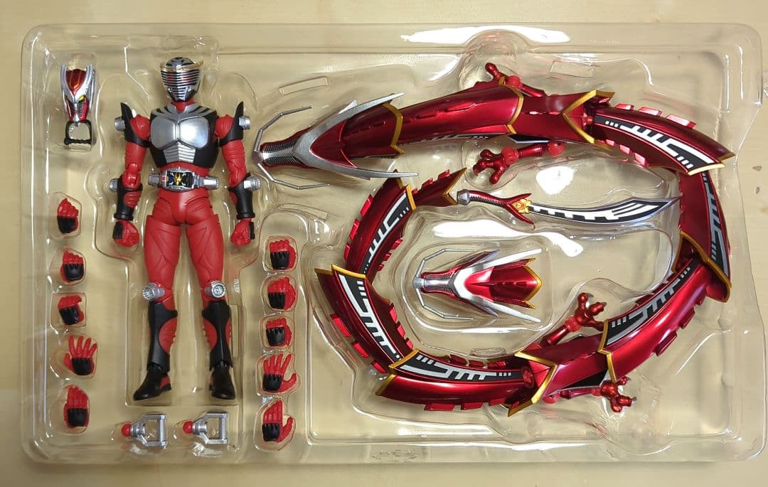 S.H.Figuarts 仮面ライダー龍騎 ＆ ドラグレッダー