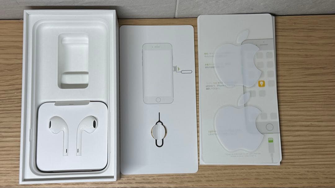 <送料込>Apple iPhone 7 128GBシルバー