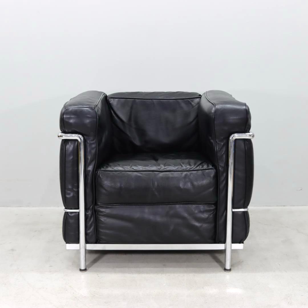 ラウンジチェア 合皮 革張り 黒 リプロダクト