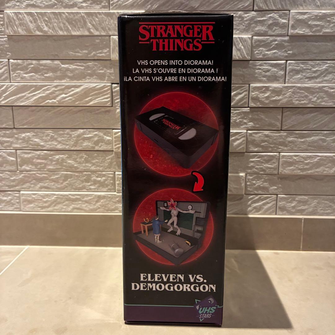 STRANGER THINGS イレブン vs デモゴルゴン ジオラマ VHS