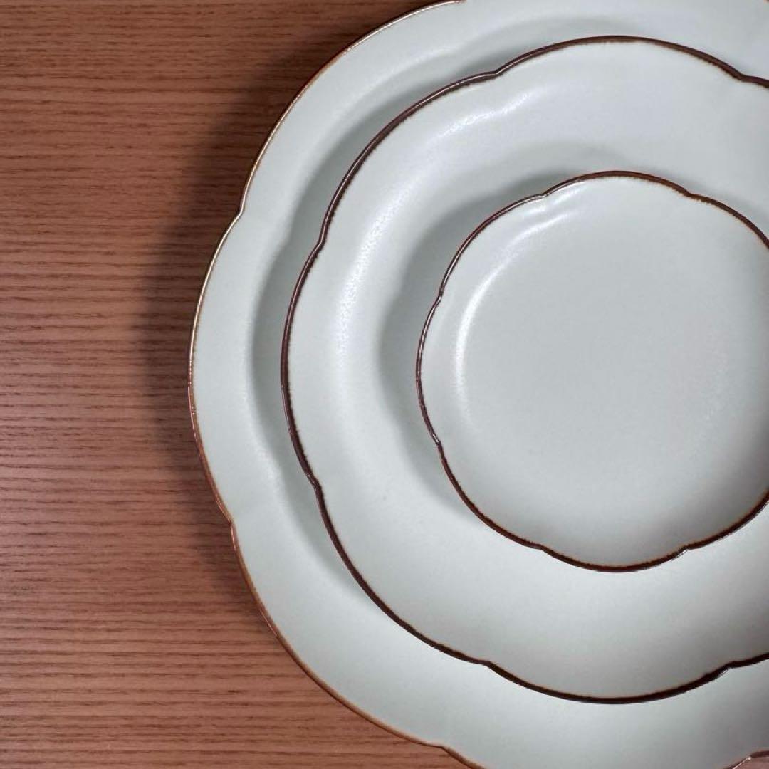 有田焼 李荘窯 渕錆白磁艶消し 輪花皿 3サイズセット☆