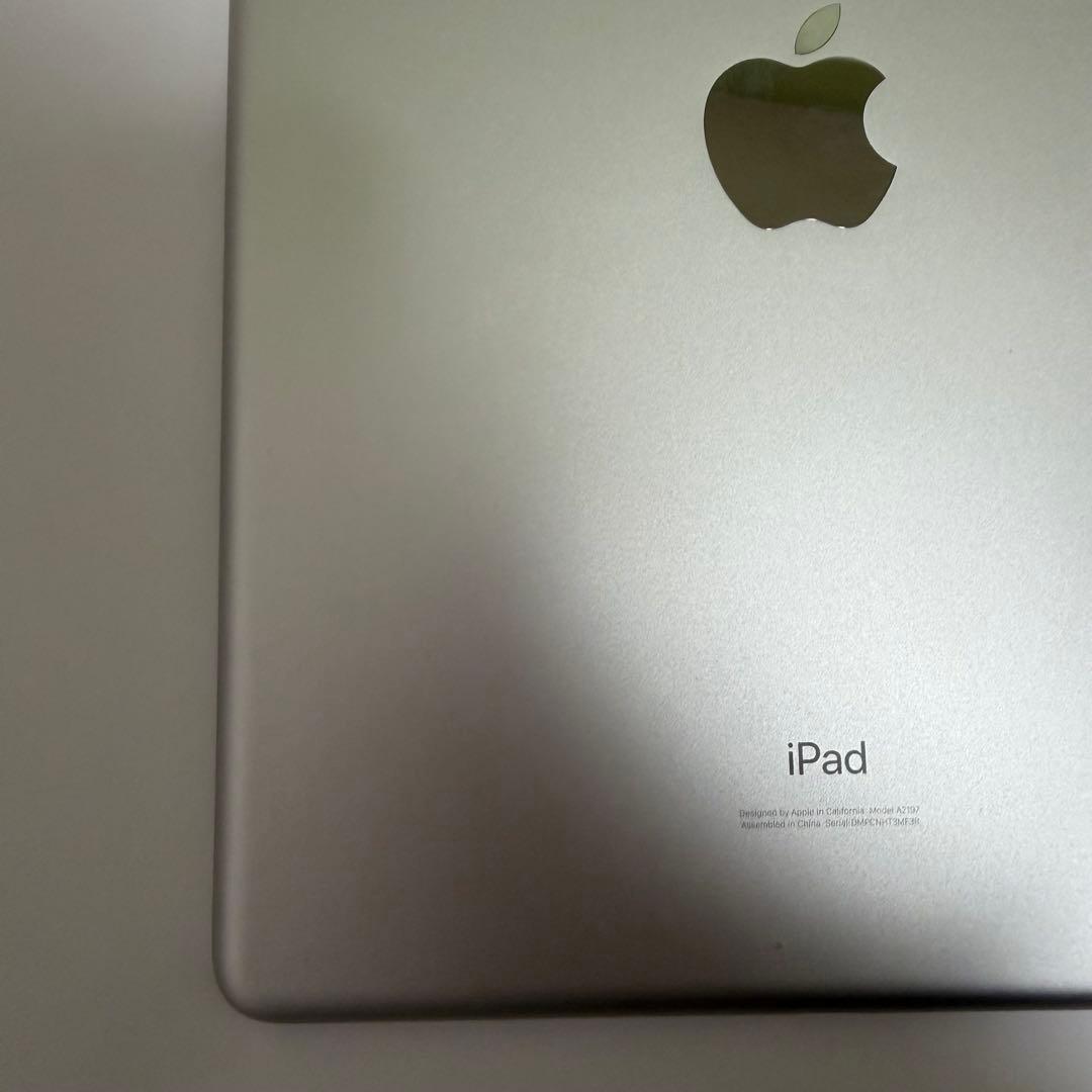 iPad 第7世代 128GB Wi-Fi シルバー 本体のみ