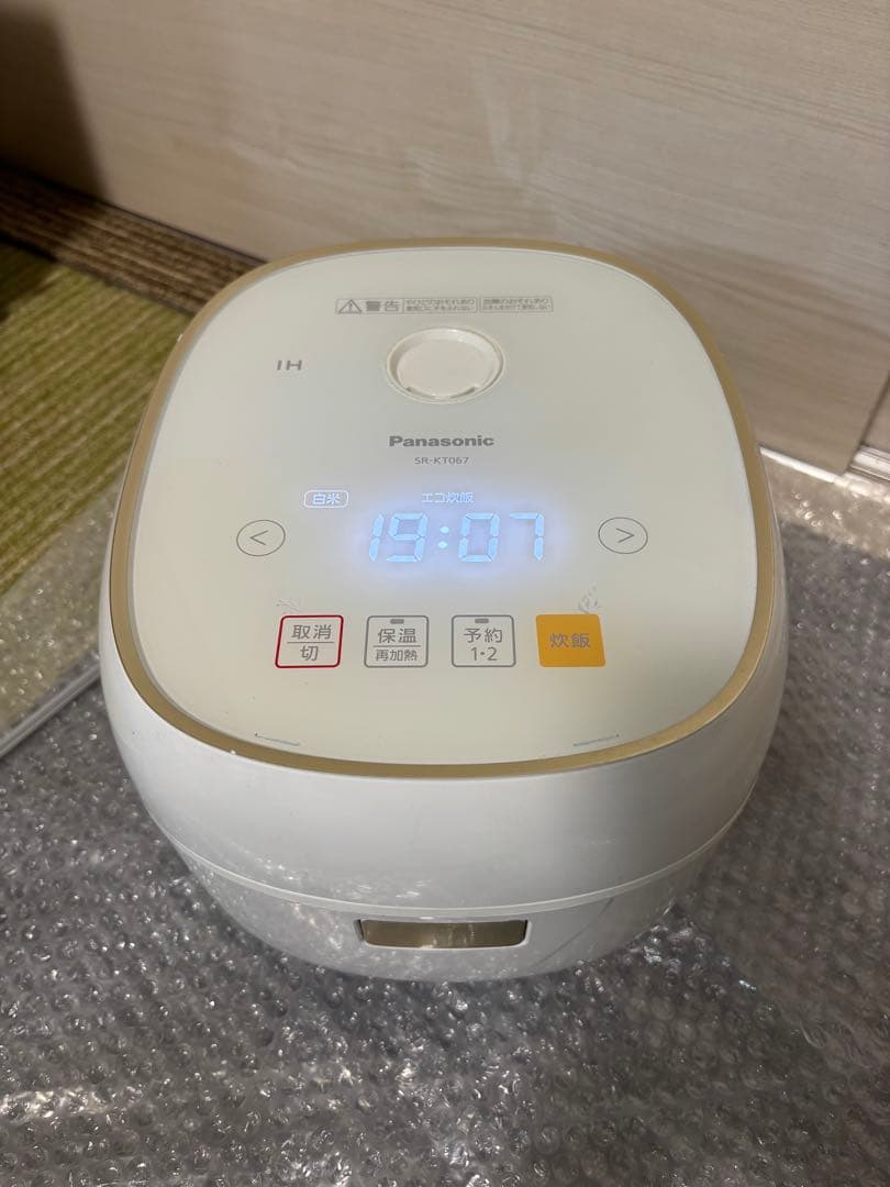 美品Panasonic IH炊飯器 SR-KT067 3.5合炊き　送料無料
