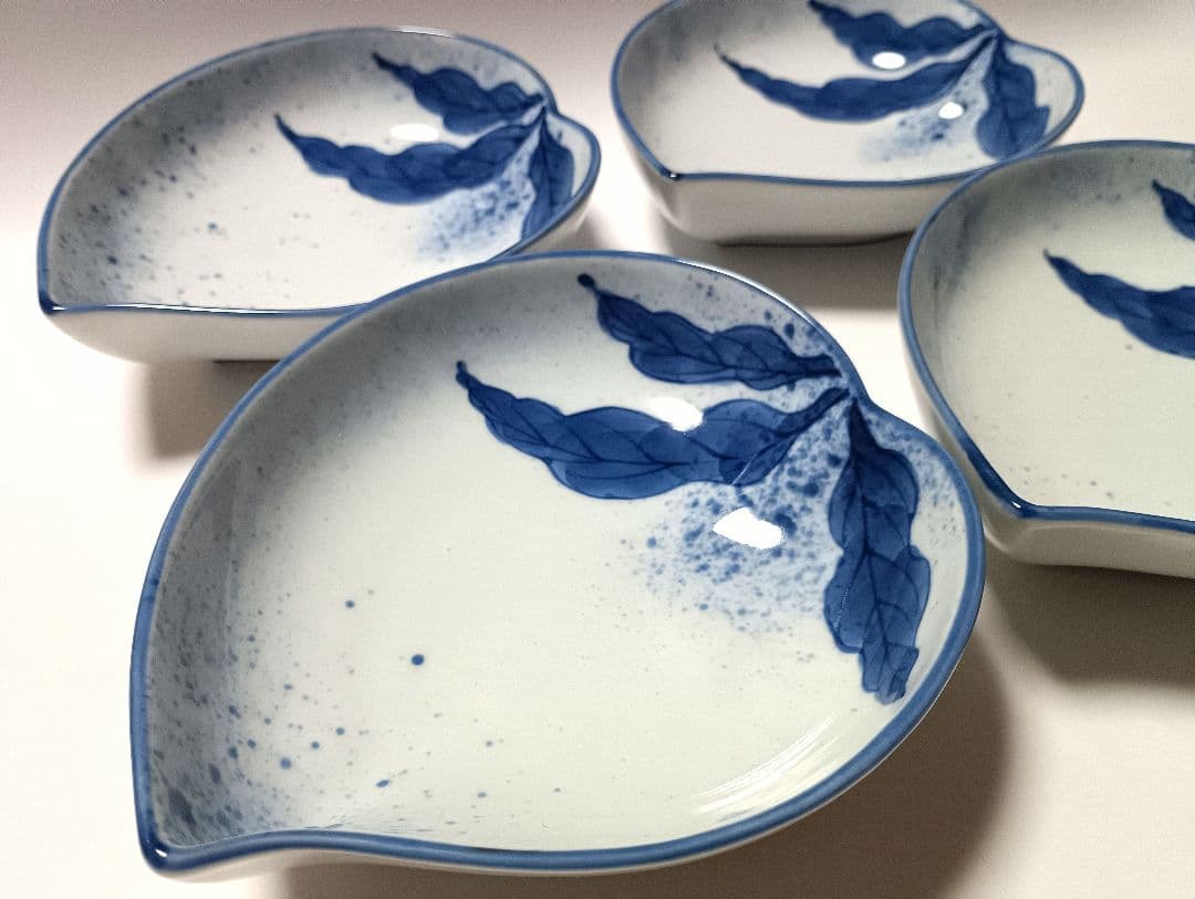 【未使用品】源右衛門窯 染付吹墨桃形 取鉢 4客組