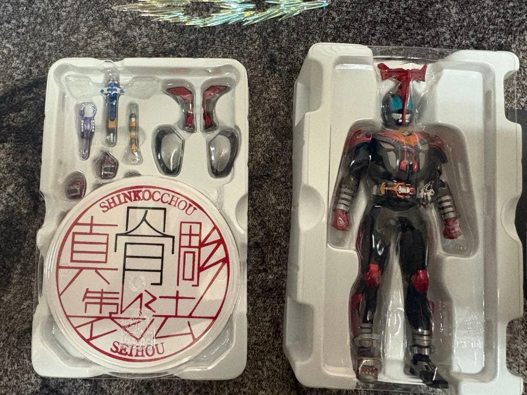 s.h.figuarts 真骨彫製法　仮面ライダーカブト　ハイパーフォーム