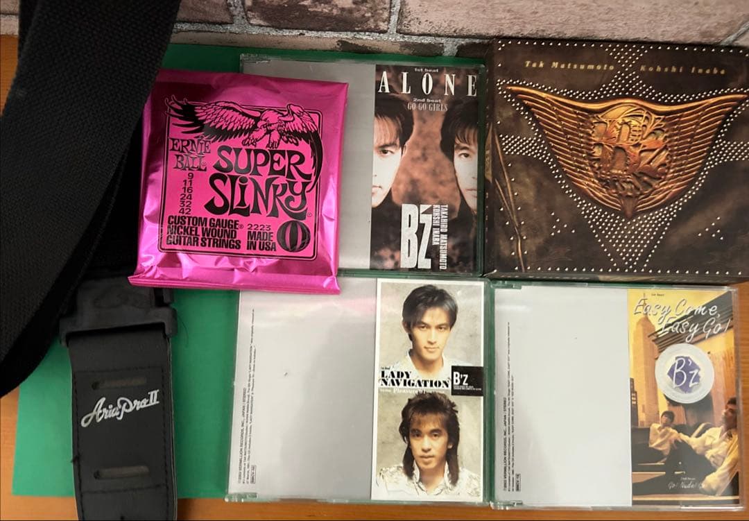 B’z松本孝弘さんモデルYAMAHA　MG-M ll ネオンカラー