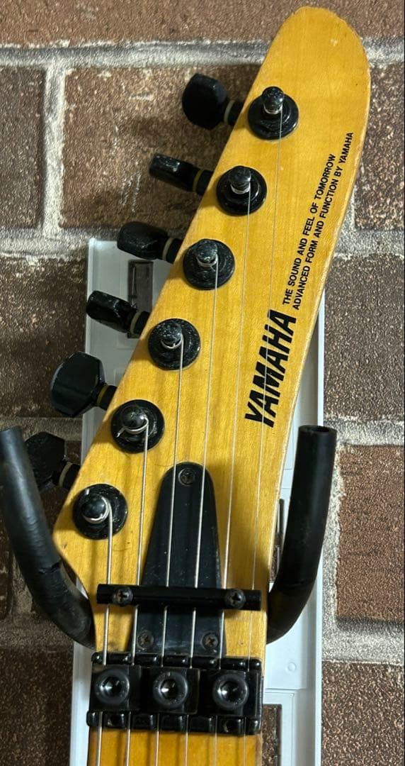 B’z松本孝弘さんモデルYAMAHA　MG-M ll ネオンカラー