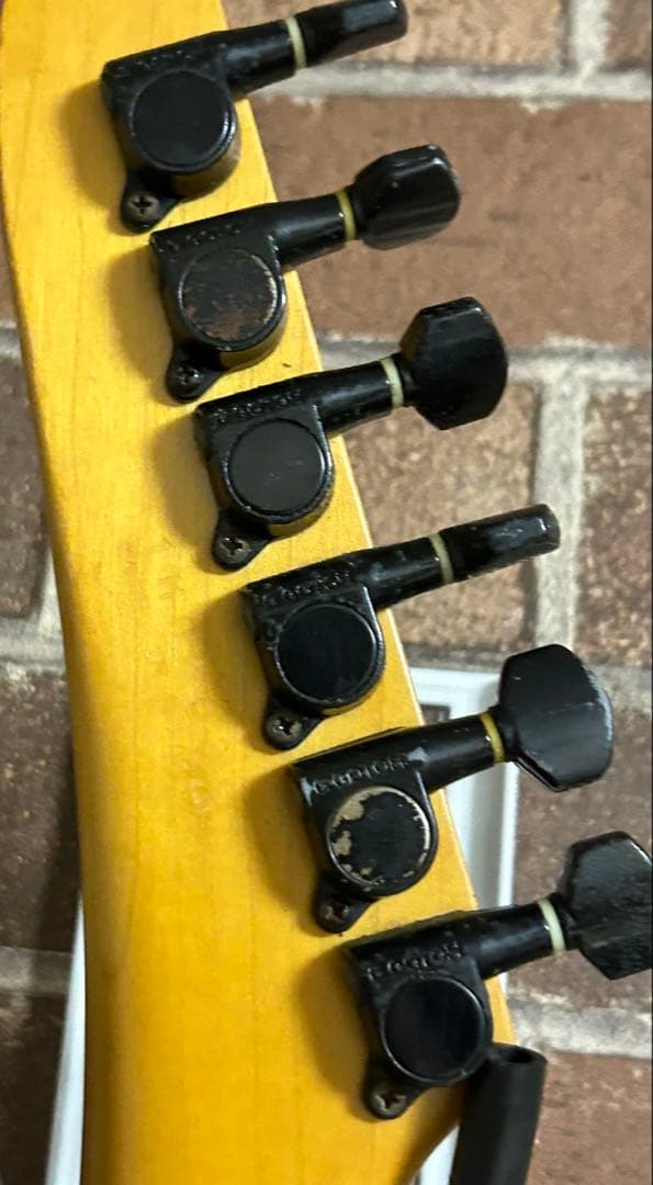 B’z松本孝弘さんモデルYAMAHA　MG-M ll ネオンカラー