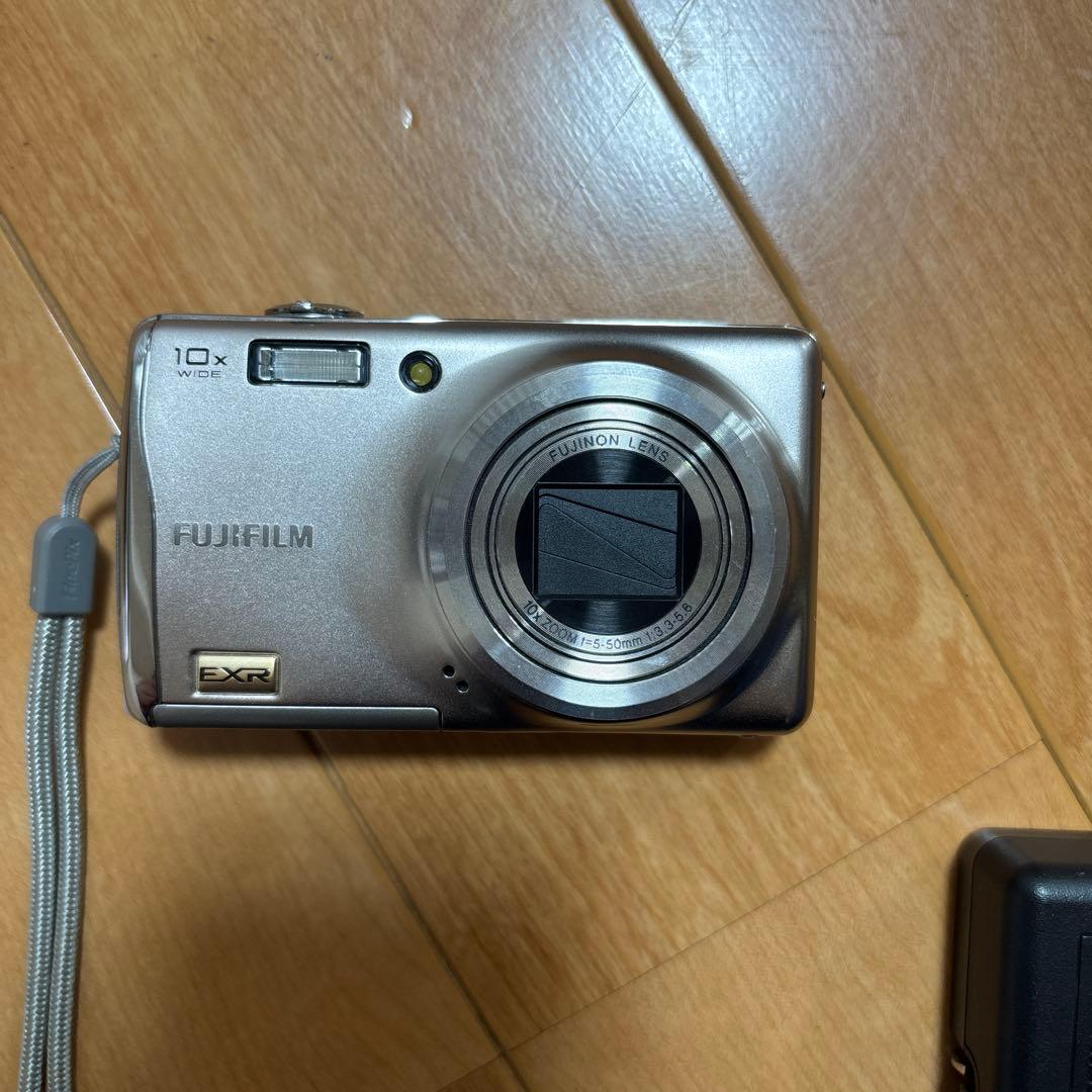 FUJIFILM FINEPIX F80 EXR シルバー