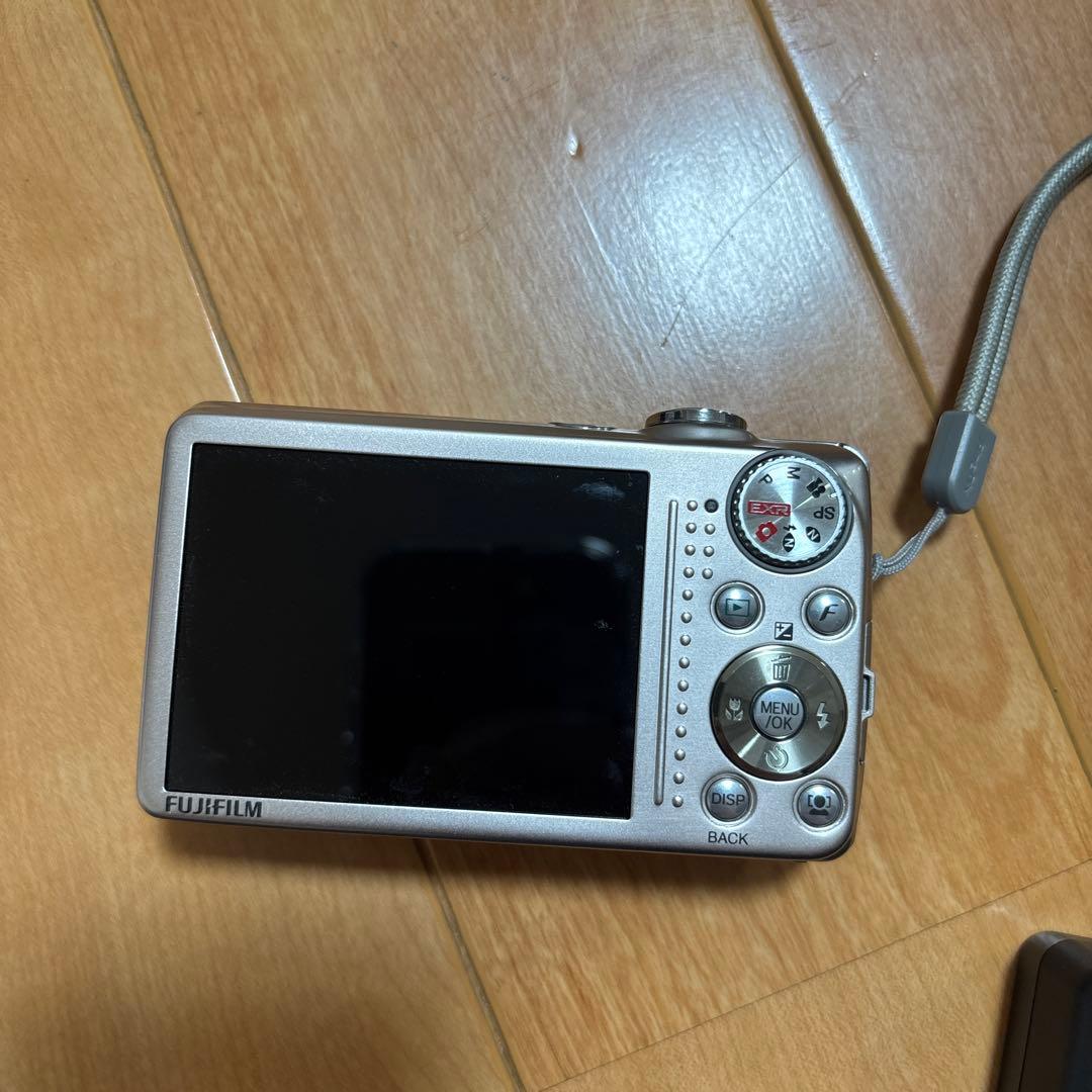 FUJIFILM FINEPIX F80 EXR シルバー
