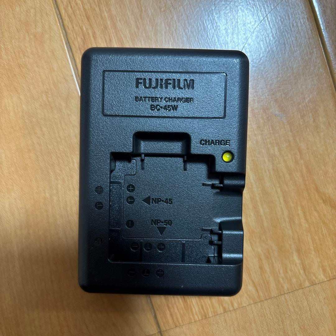 FUJIFILM FINEPIX F80 EXR シルバー