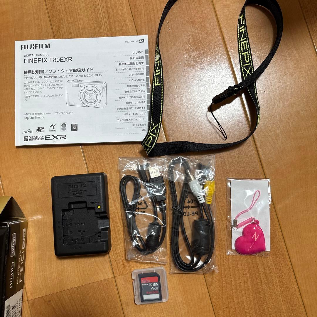 FUJIFILM FINEPIX F80 EXR シルバー