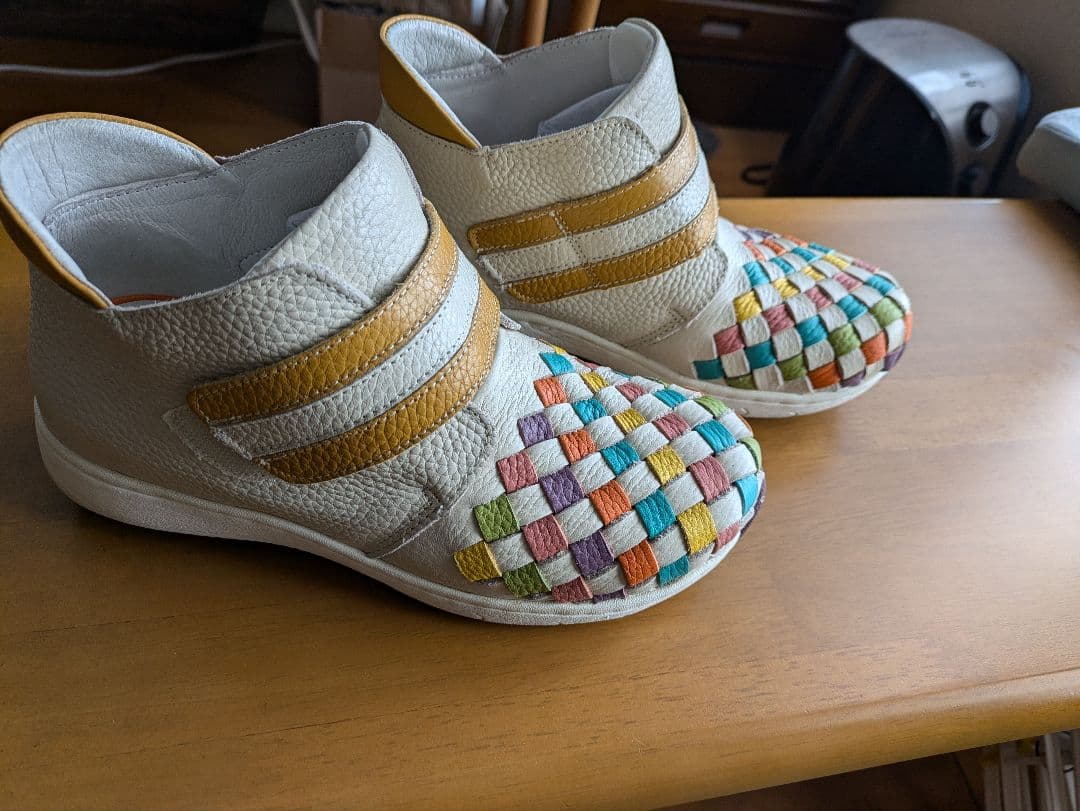 カラフル編み込みデザインシューズ