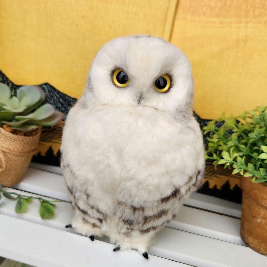 羊毛フェルト製フクロウの置物　シロフクロウ　18㎝