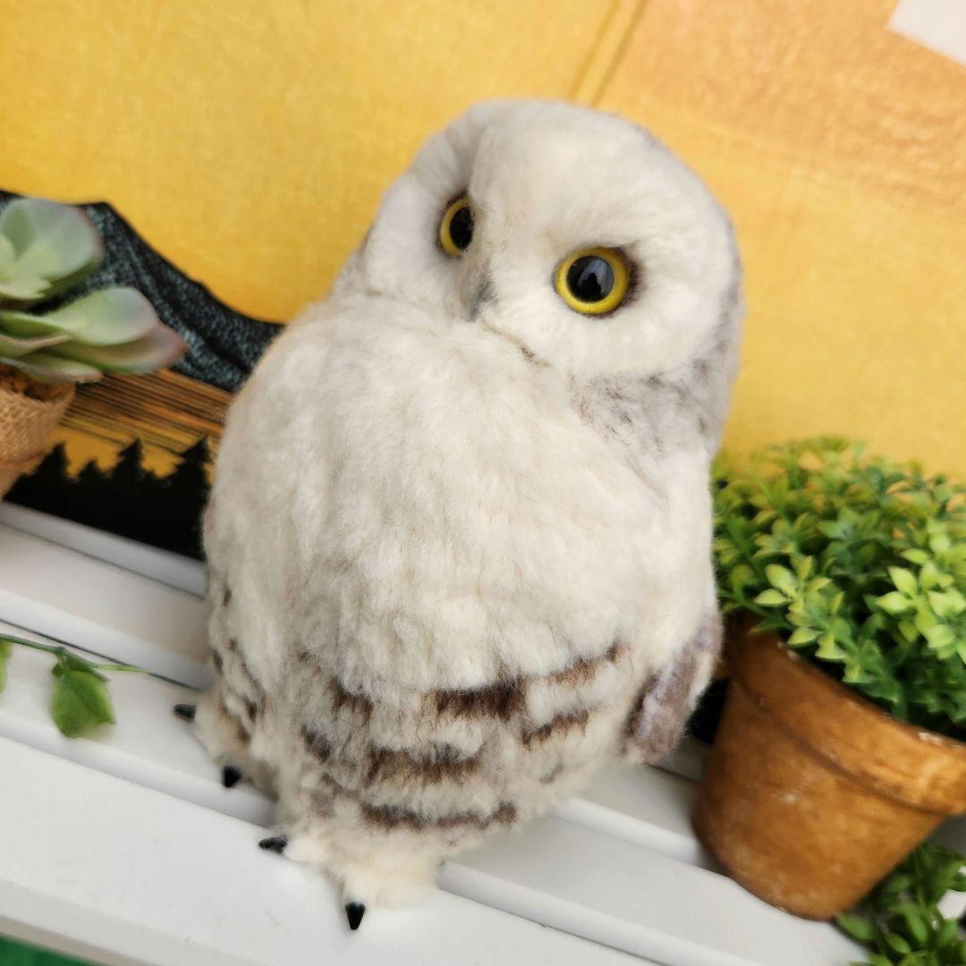 羊毛フェルト製フクロウの置物　シロフクロウ　18㎝