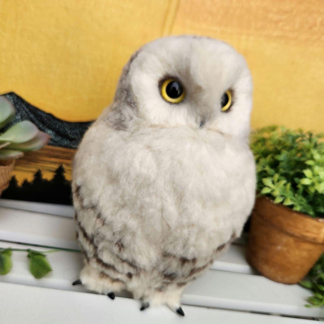 羊毛フェルト製フクロウの置物　シロフクロウ　18㎝