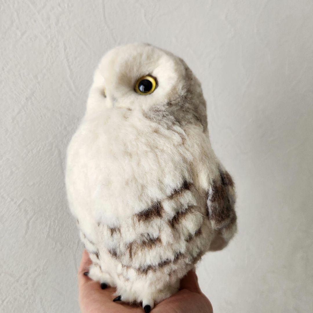 羊毛フェルト製フクロウの置物　シロフクロウ　18㎝