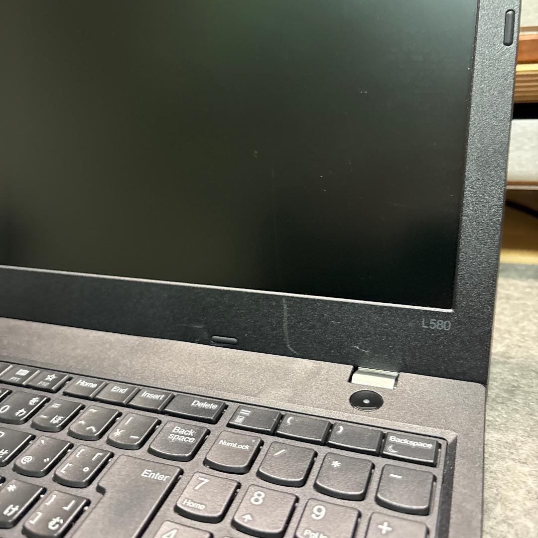 Lenovo ThinkPad L580 本体に傷あり