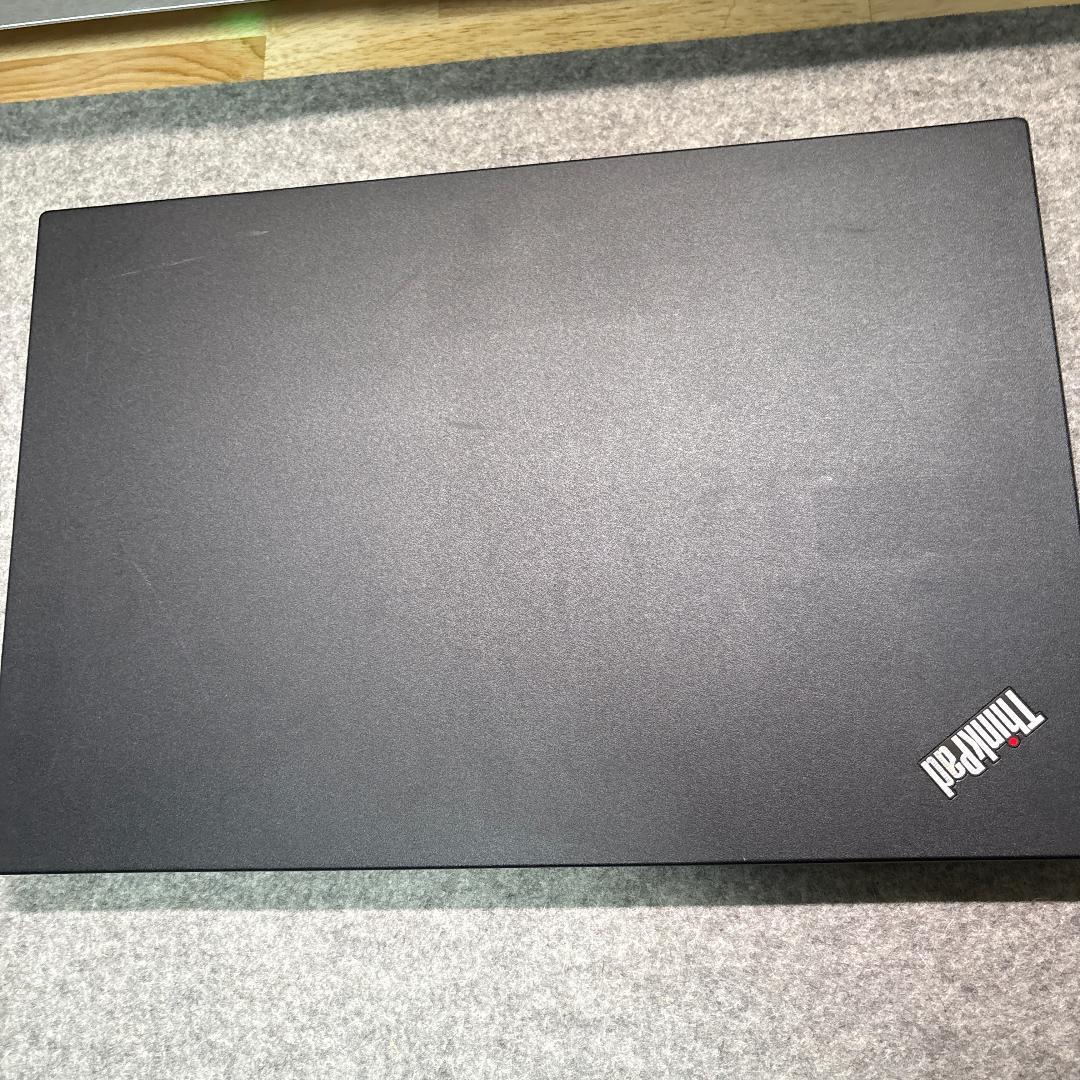 Lenovo ThinkPad L580 本体に傷あり