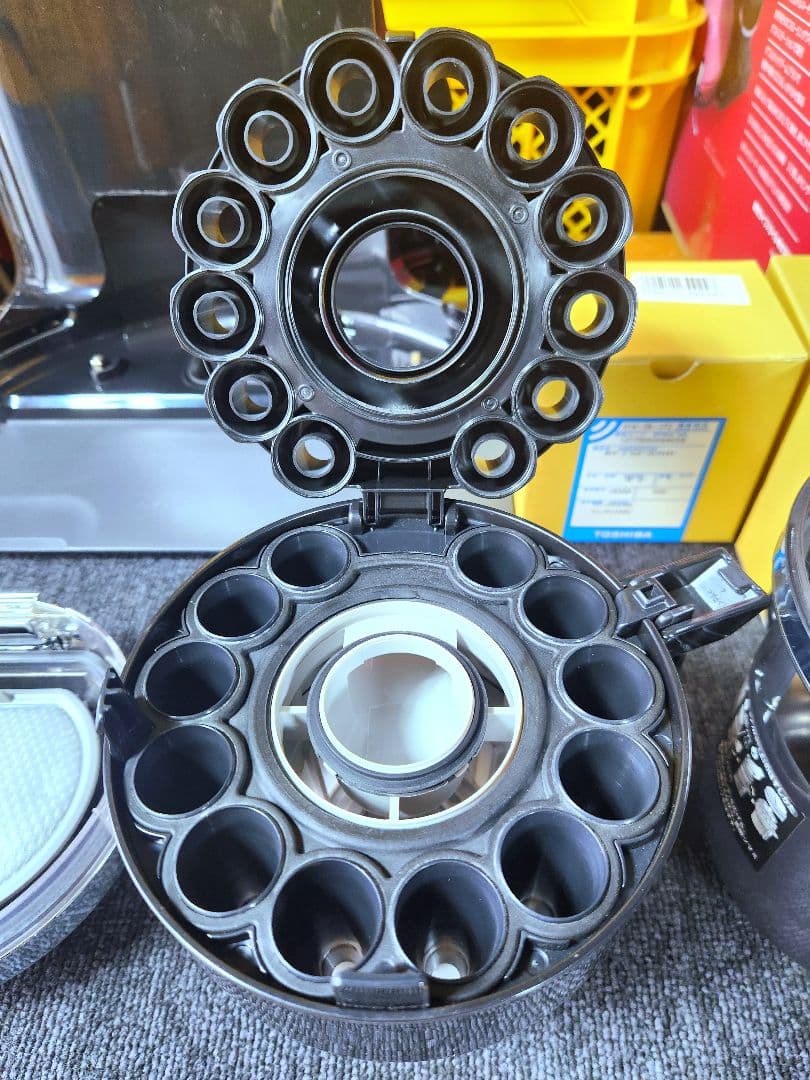 ★東芝クリーナー★VC-RVS2 R ★換えブラシ3個★替えパーツ多数★