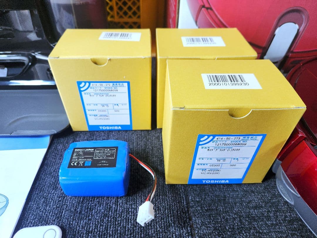 ★東芝クリーナー★VC-RVS2 R ★換えブラシ3個★替えパーツ多数★