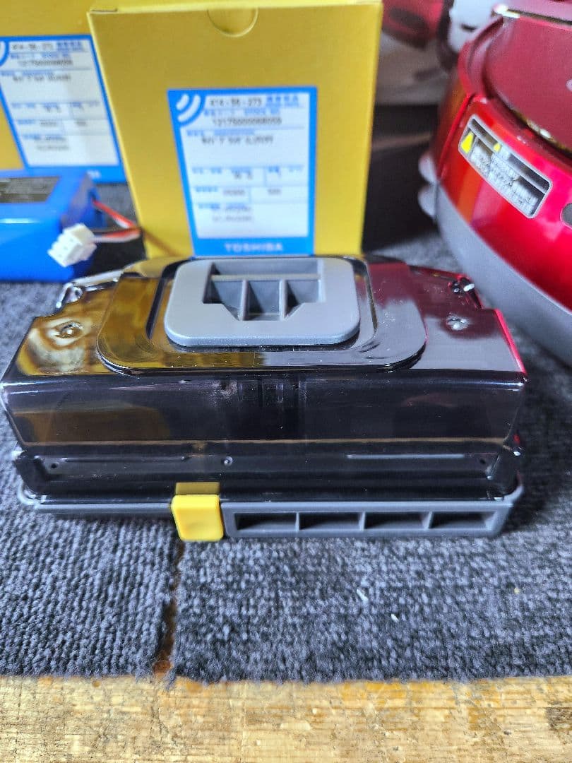 ★東芝クリーナー★VC-RVS2 R ★換えブラシ3個★替えパーツ多数★