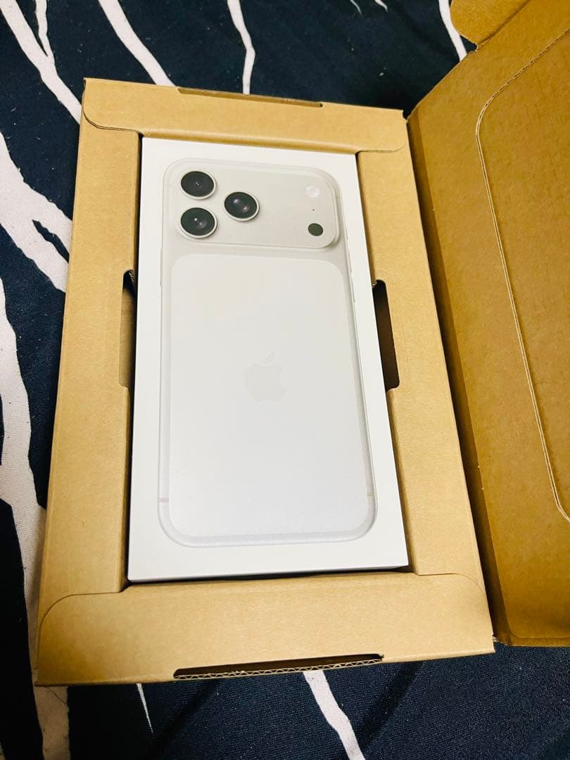 Y*i様 ひ*ん様 新品 アップル iphone 17 PRO MAX 256G