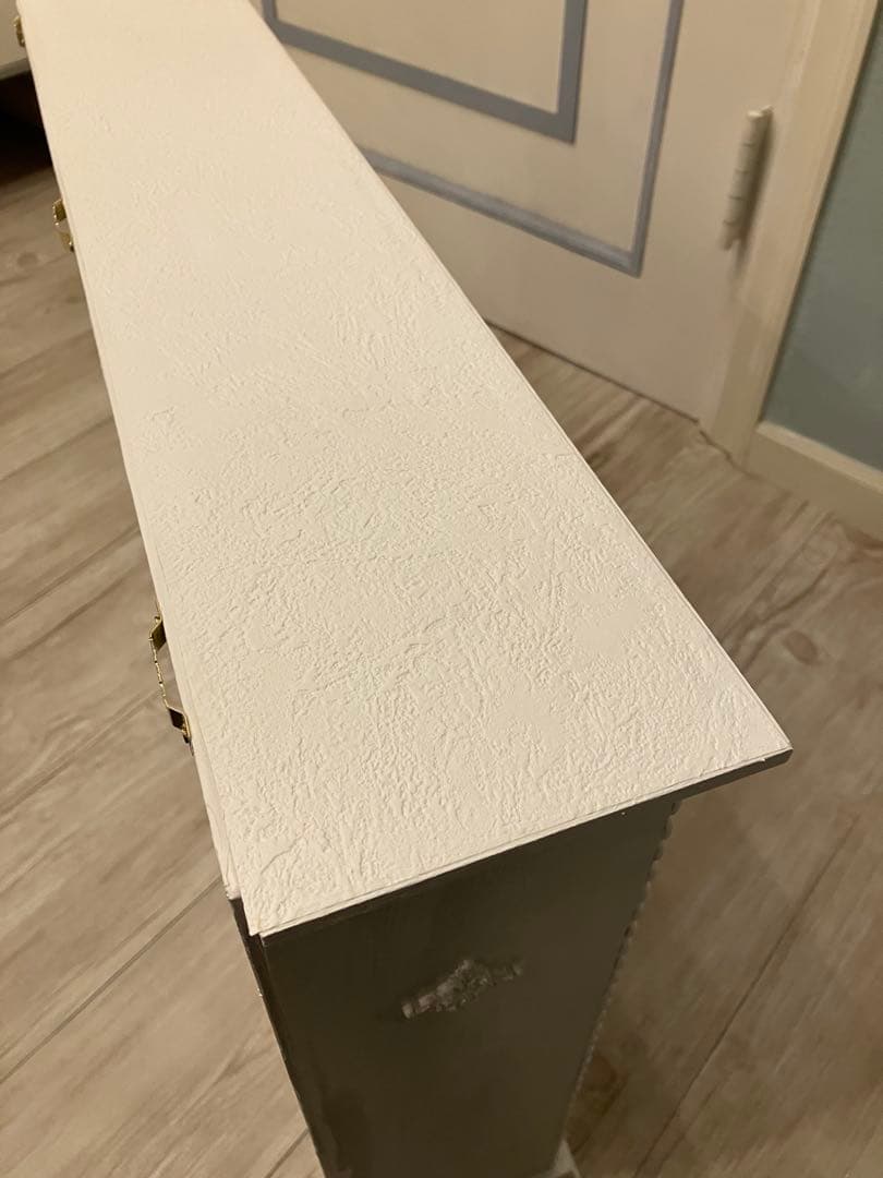 ホワイト シェルフ ハンドメイド ローラアシュレイ壁紙　ローズ　棚キャビネット