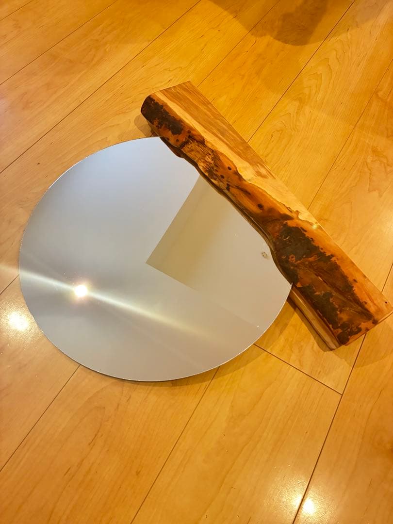 【一点もの】国産・山桜の一枚板と丸鏡 置き鏡 ドレッサー ミラー 皮付き 無垢材