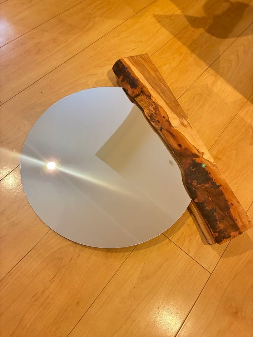 【一点もの】国産・山桜の一枚板と丸鏡 置き鏡 ドレッサー ミラー 皮付き 無垢材