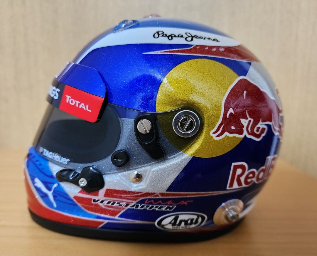 マックス・フェルスタッペン レッドブル1/2ヘルメット2016年スペインGP仕様
