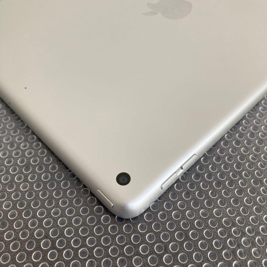 1096 美品☆電池ほぼ新品☆iPad7 第7世代 32GB WIFIモデル☆