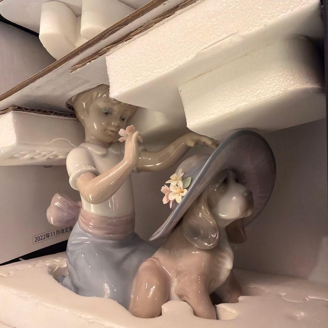 女の子と犬の陶器置物　正規箱付き