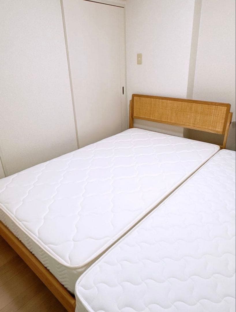 （直接引き取り可）ベッドフレーム　セミダブル　unico SOLK