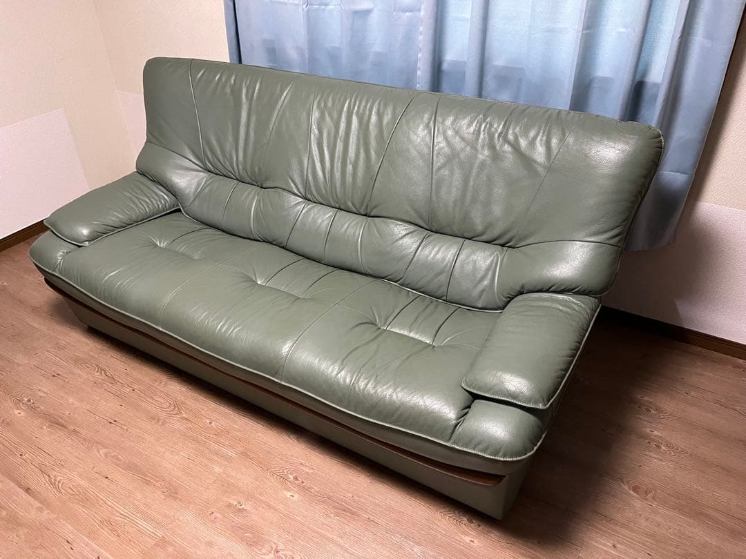 グリーンレザーソファ