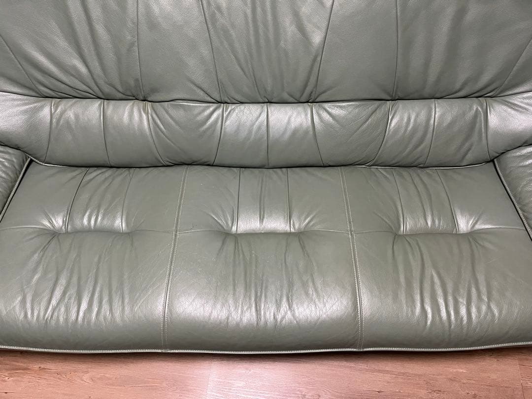 グリーンレザーソファ