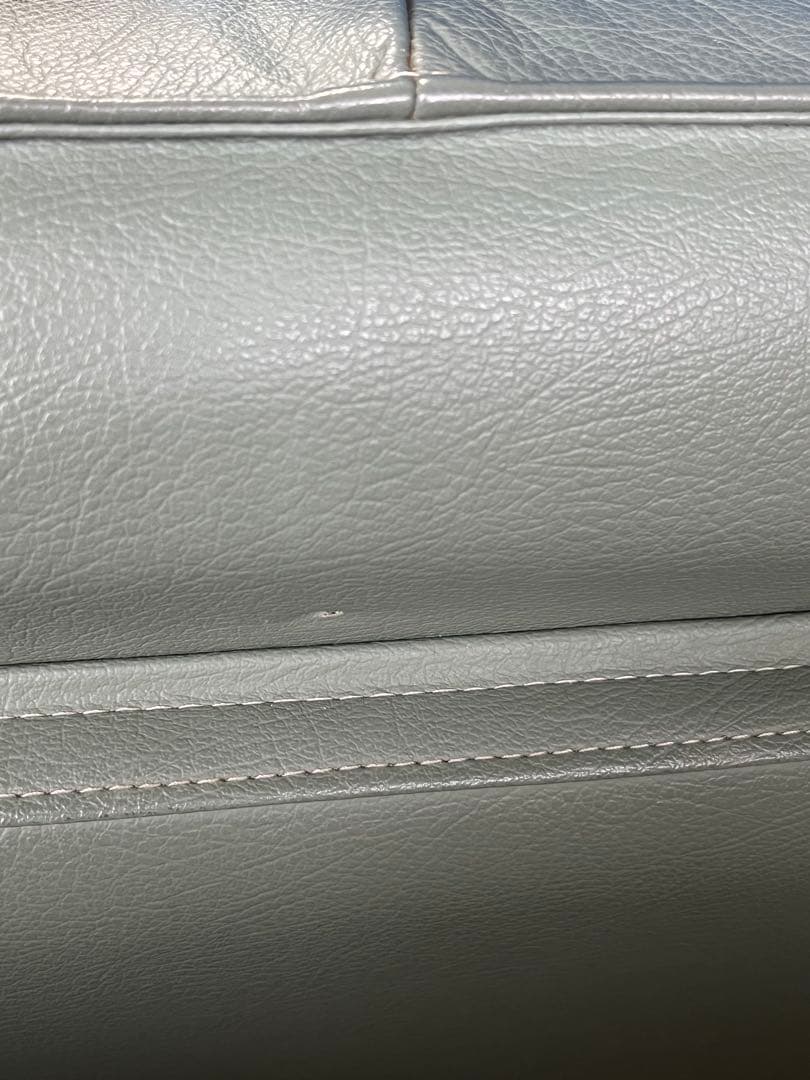 グリーンレザーソファ