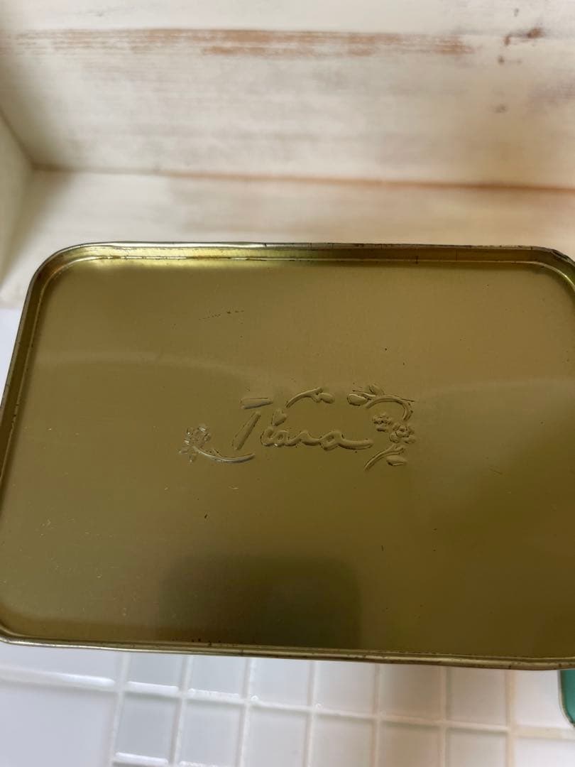 ティアラ　ティン缶　ショコラムニエ　4個セット