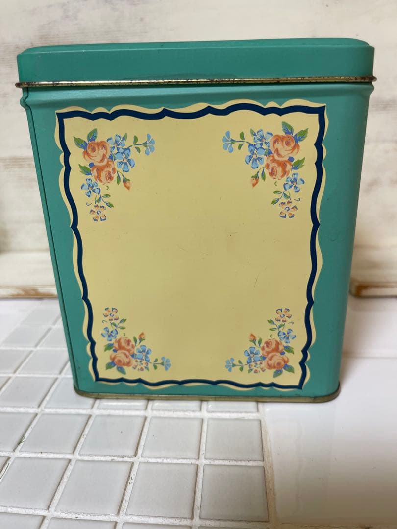 ティアラ　ティン缶　ショコラムニエ　4個セット