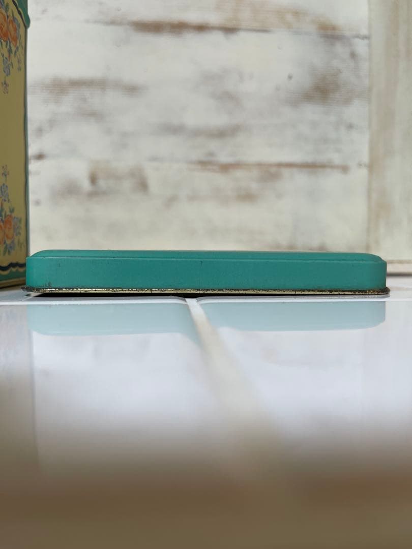 ティアラ　ティン缶　ショコラムニエ　4個セット