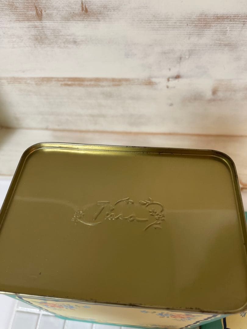 ティアラ　ティン缶　ショコラムニエ　4個セット