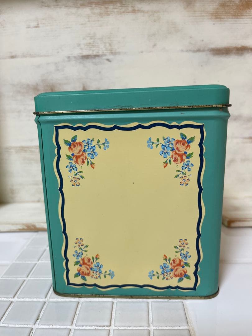 ティアラ　ティン缶　ショコラムニエ　4個セット