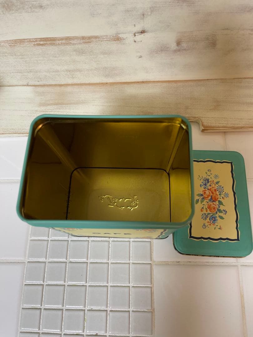 ティアラ　ティン缶　ショコラムニエ　4個セット