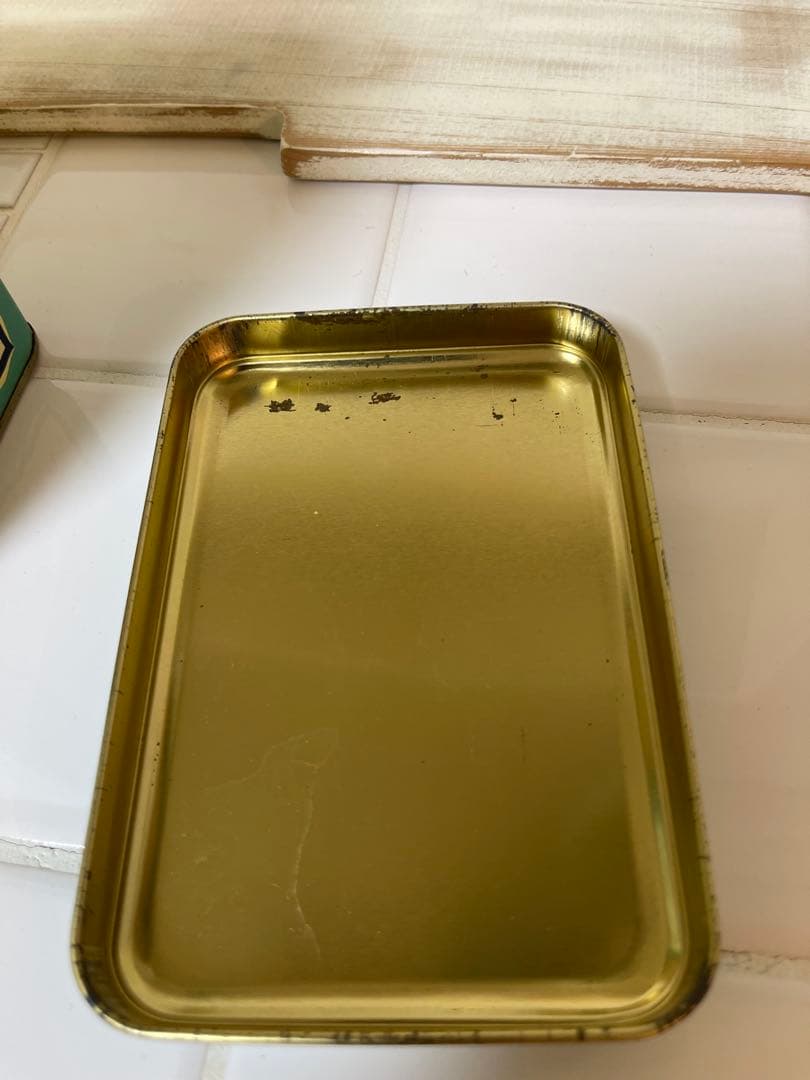 ティアラ　ティン缶　ショコラムニエ　4個セット