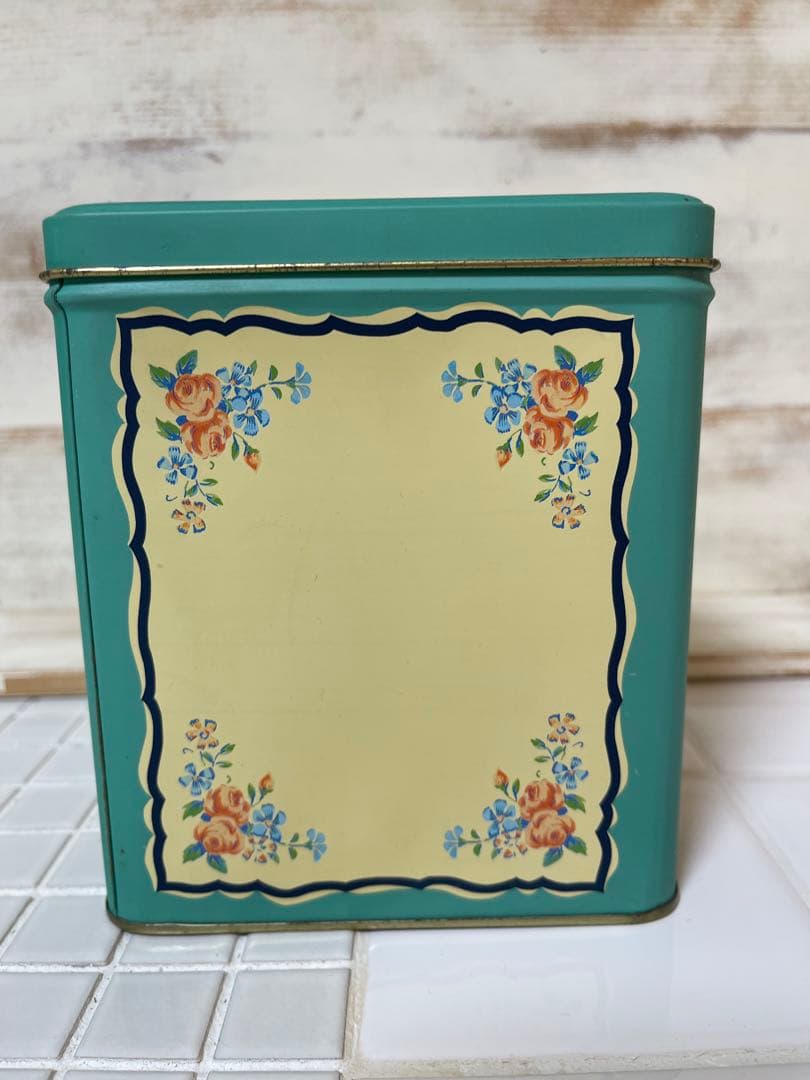 ティアラ　ティン缶　ショコラムニエ　4個セット