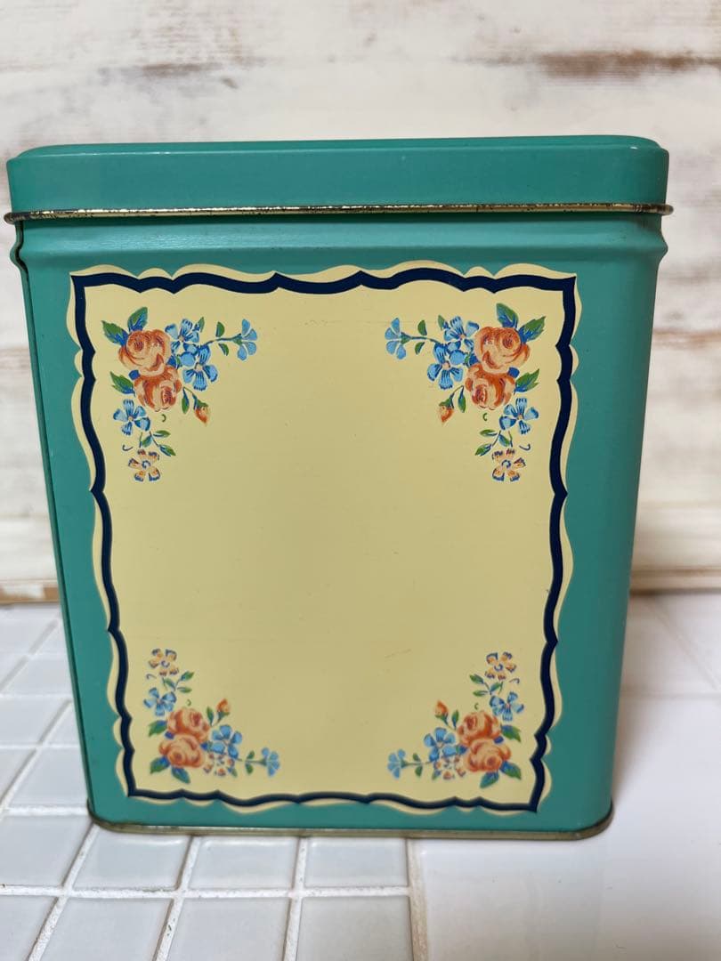 ティアラ　ティン缶　ショコラムニエ　4個セット