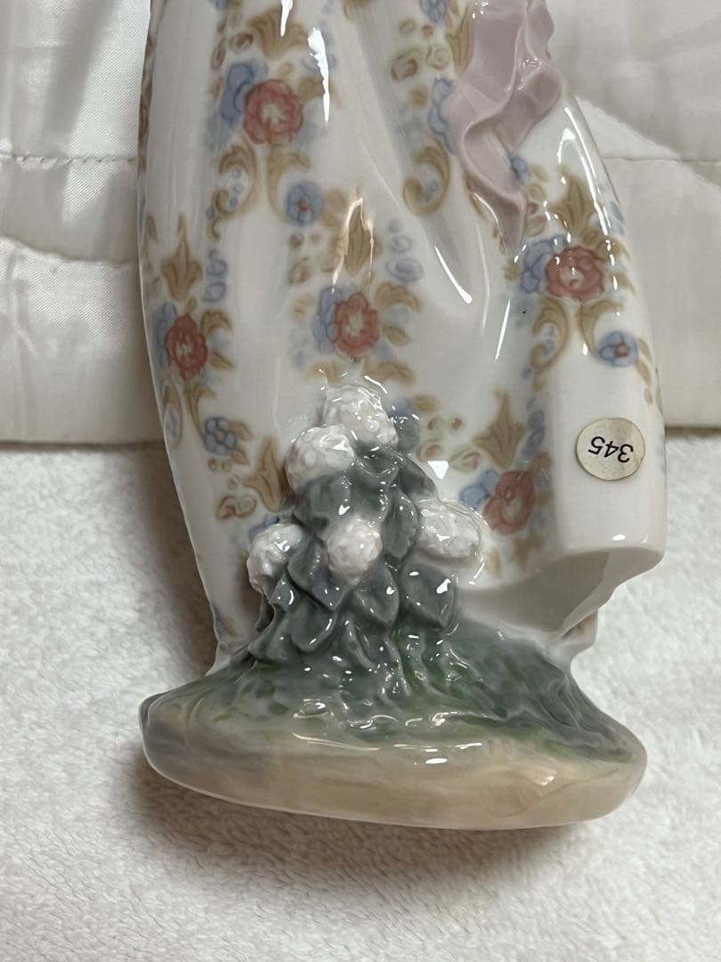 リヤドロ　花束を持つ少女　⑧