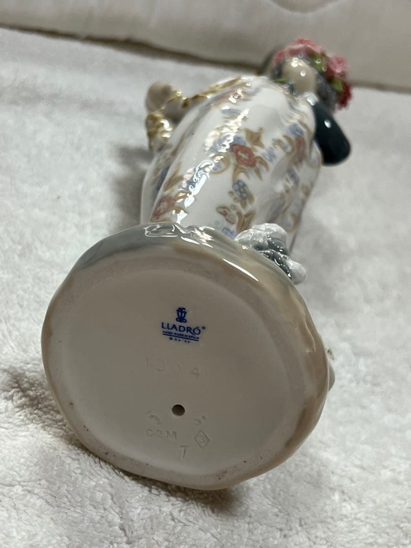 リヤドロ　花束を持つ少女　⑧